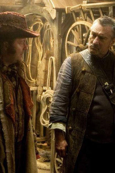 Ricky Gervais and Robert De Niro as Ferdy the Fence and Captain Shakespeare