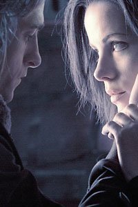 Kate Beckinsale and Scott Speedman as Selene and Michael share a tender moment.